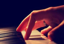 意天空：卡拉布里亚在意大利杯中左脚踝扭伤.